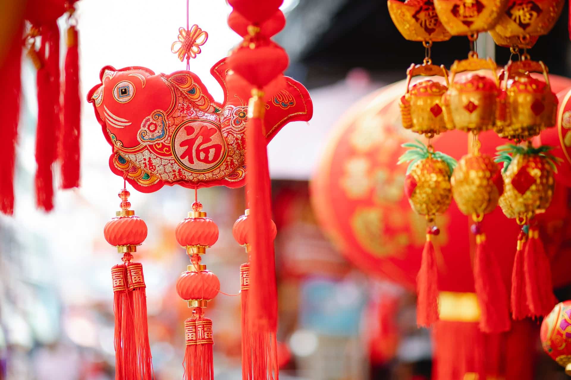 traditional-red-chinese-decorations