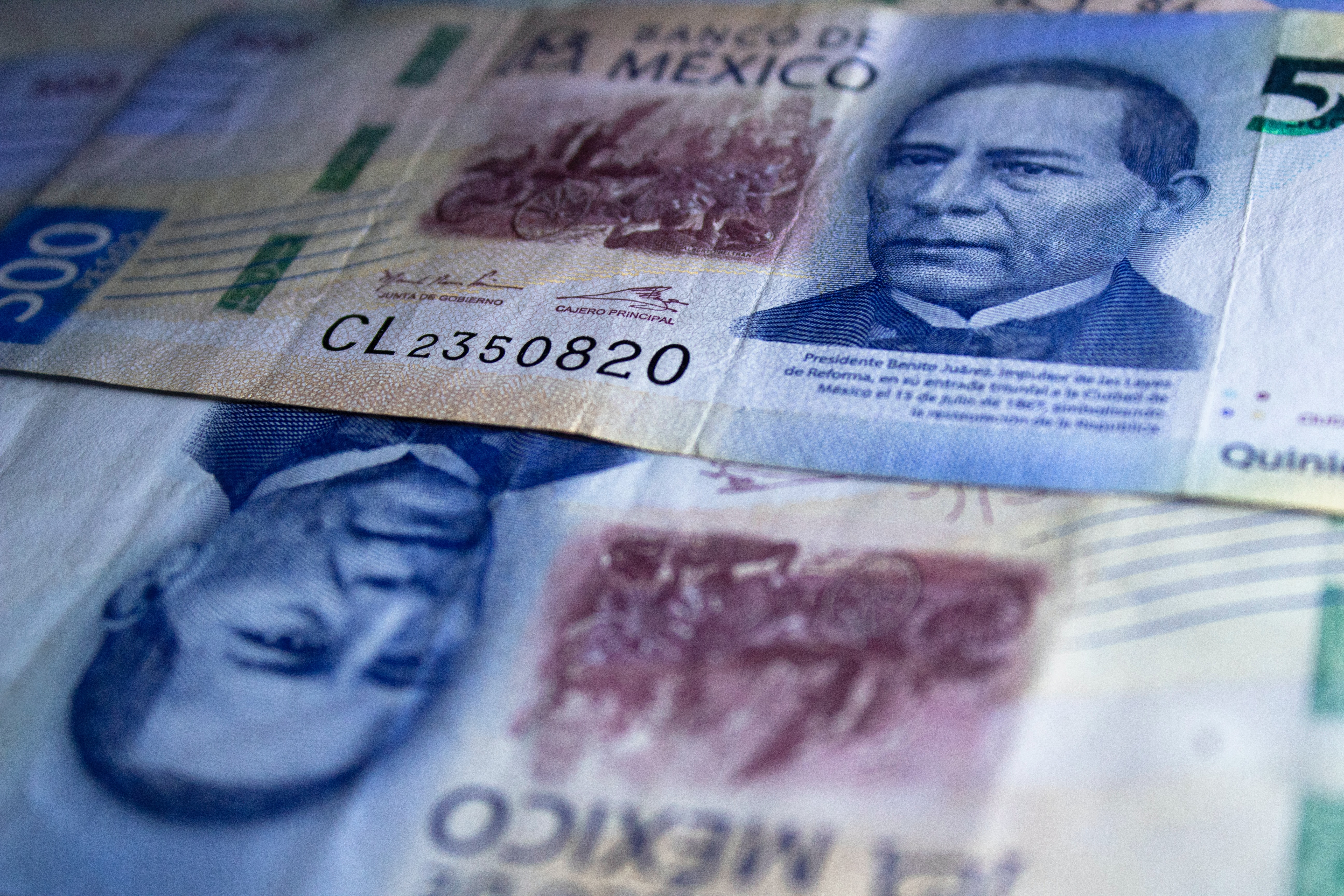 mexican-pesos-banknote-close-up