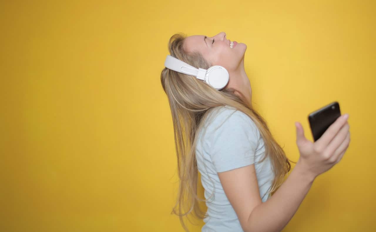 girl listening to music with headphones