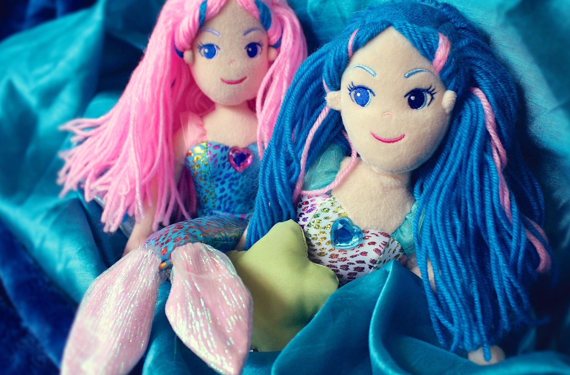 two-mermaid-dolls-with-pink-and-blue-hair