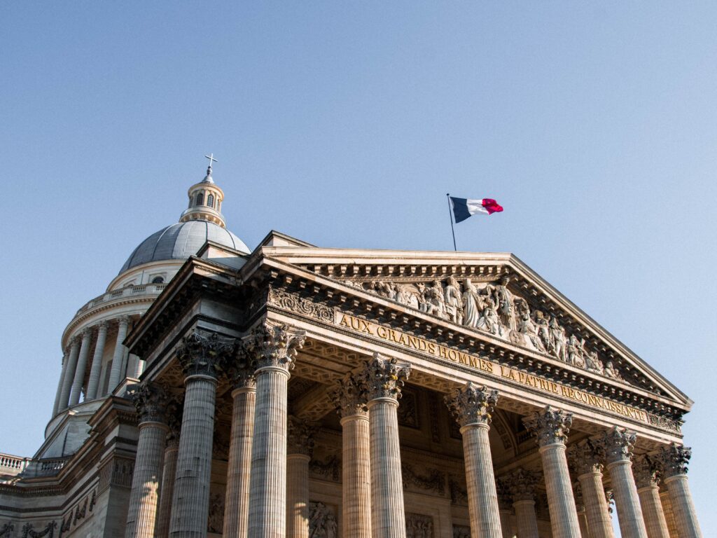 the-pantheon-in-paris-france-under-the-blue-sky-with-a-french-flag