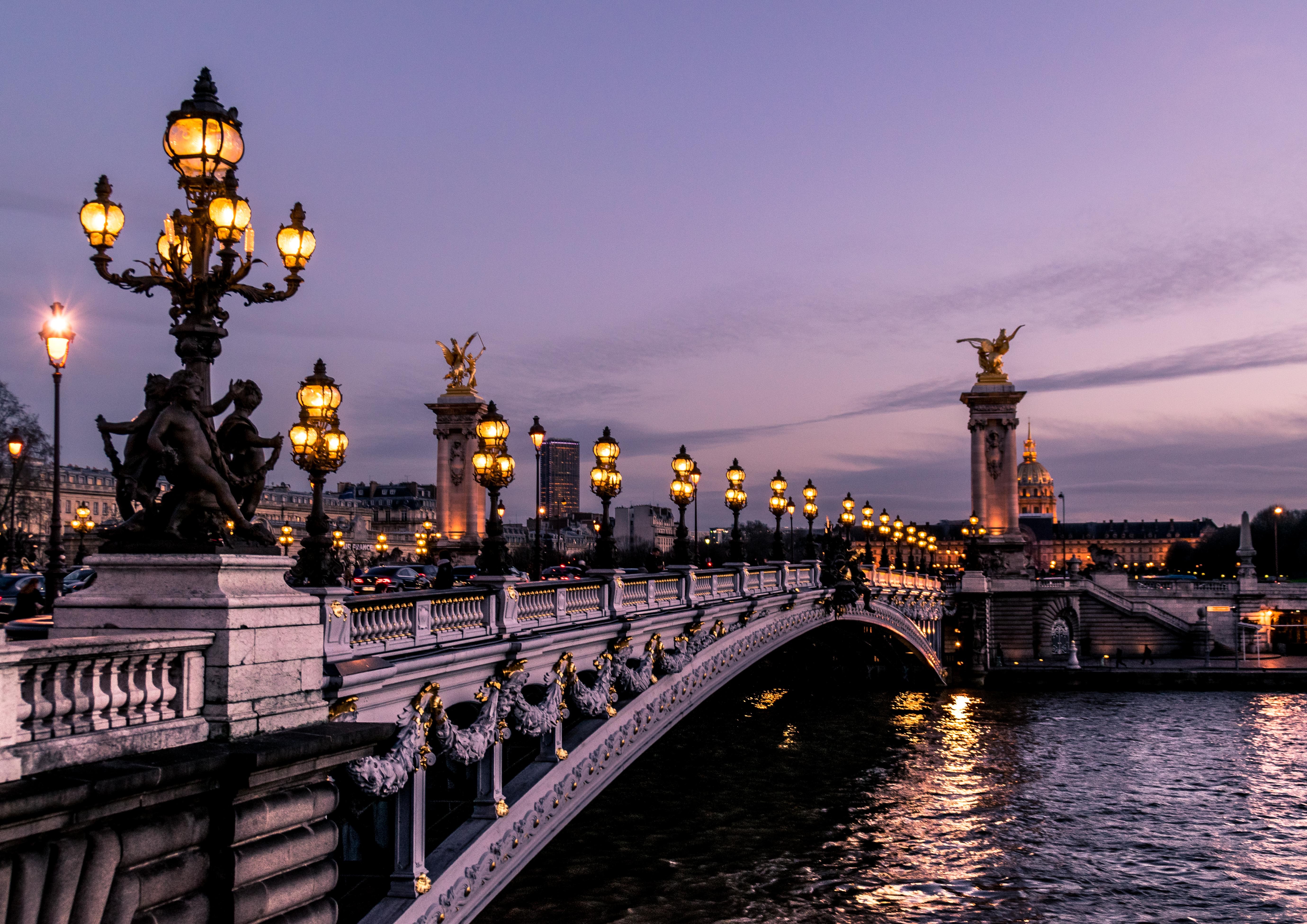 A bridge over the river in Paris