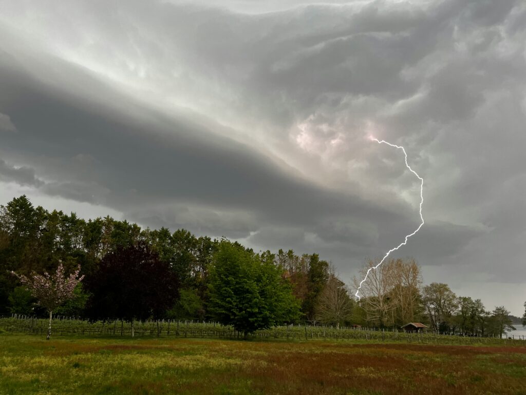 lightning-in-French-countryside