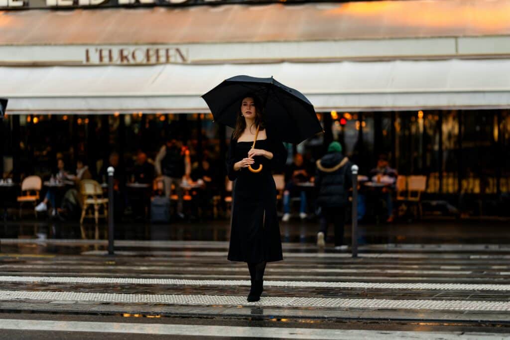 woman-with-umbrella-in-Paris
