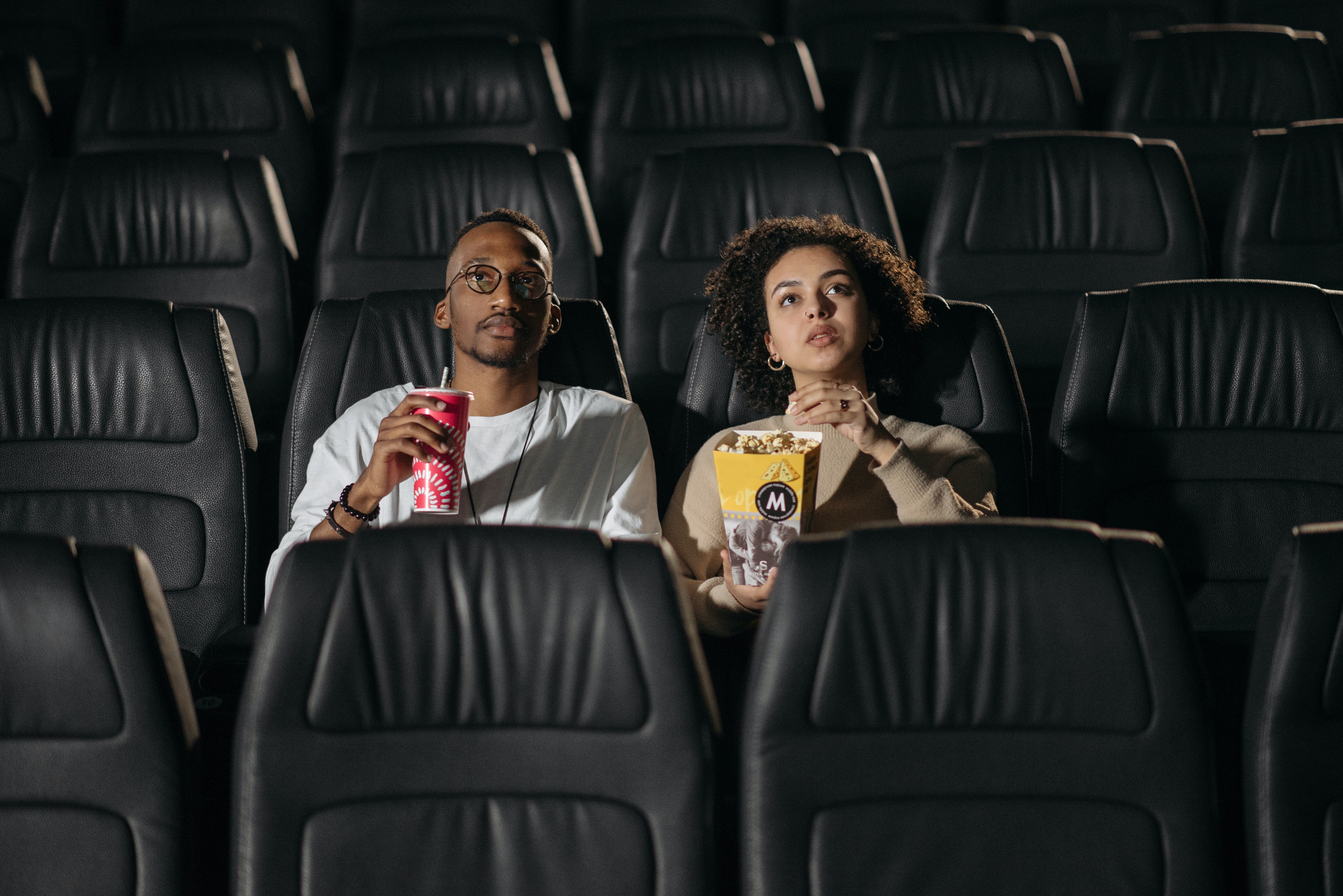 couple-at-movie-theater