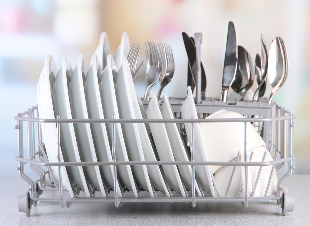 dish-rack-full-of-dishes-and-silverware