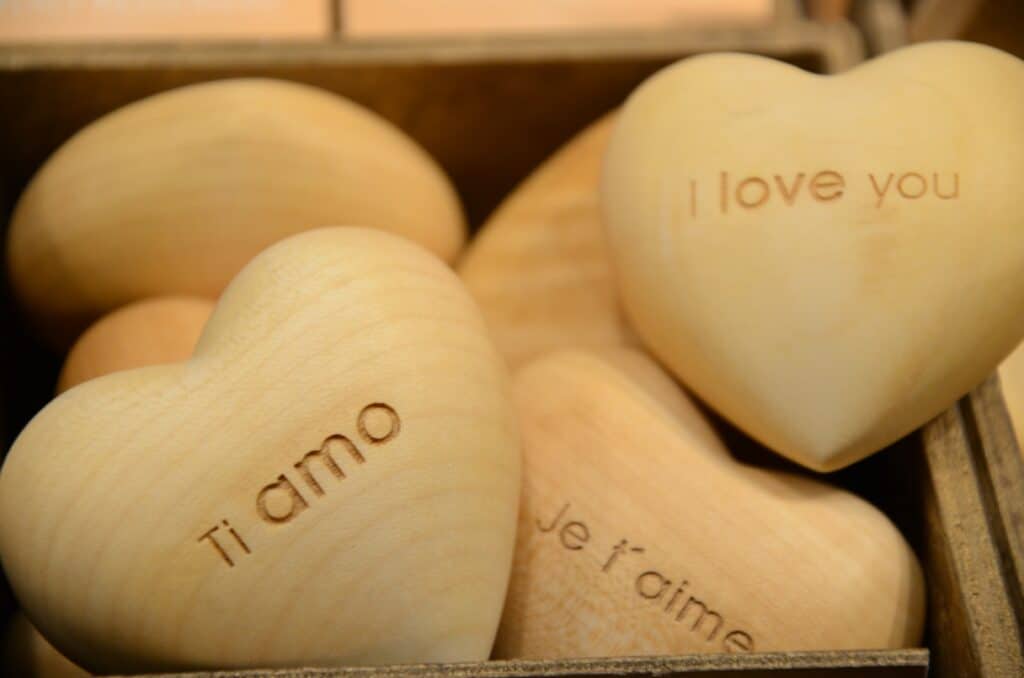 I-love-you-in-different-languages-on-wooden-hearts
