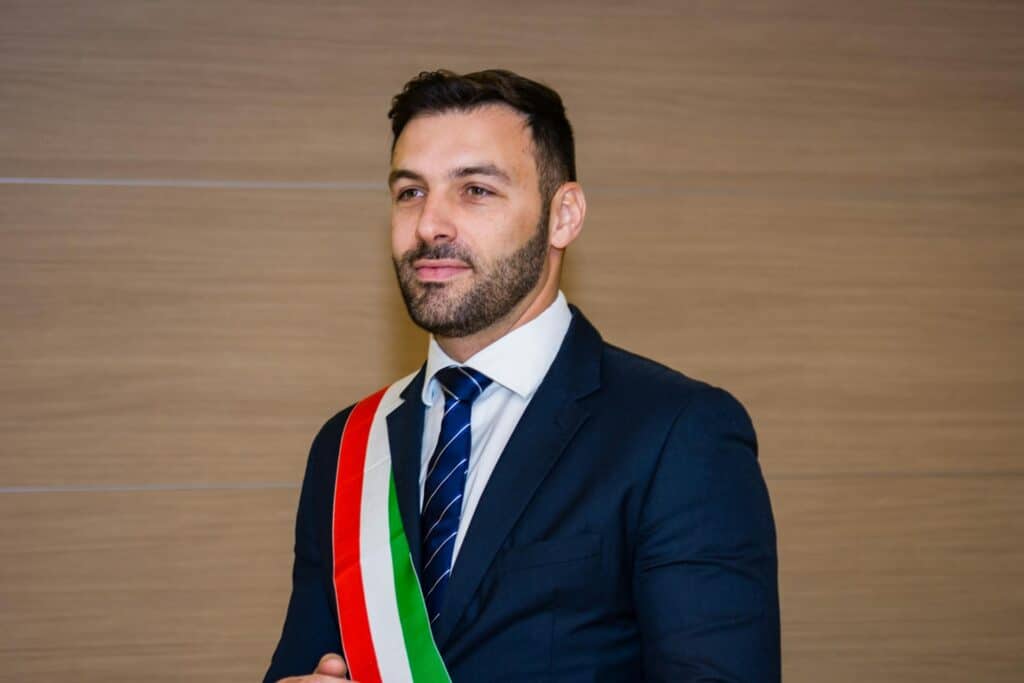 handsome-man-in-navy-blue-suit-wearing-a-sash-with-italian-flag-colors