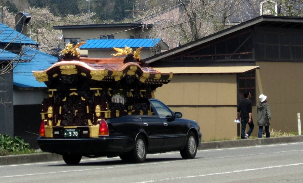10 bizarre japanese superstitions