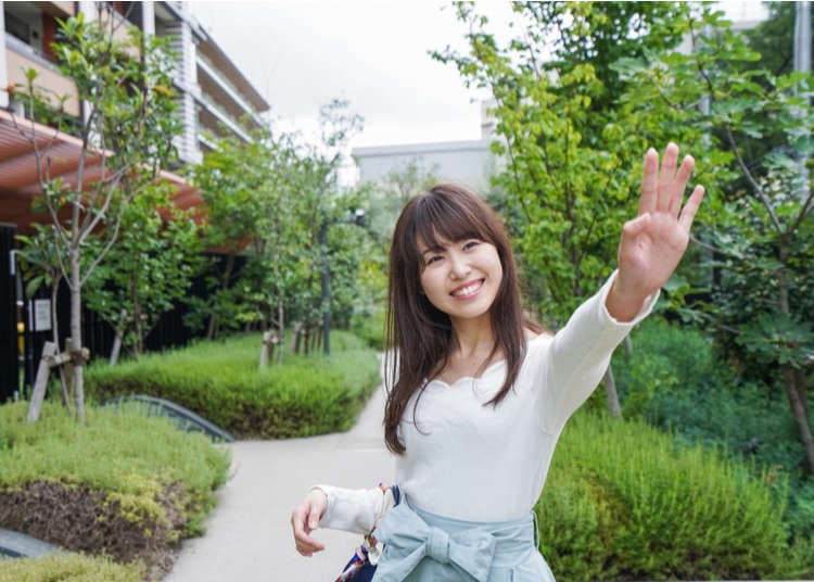 japanese girl saying goodbye