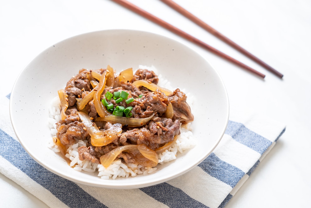 Beef,Sliced,On,Topped,Rice,(gyuu-don),-,Japanese,Food,Style