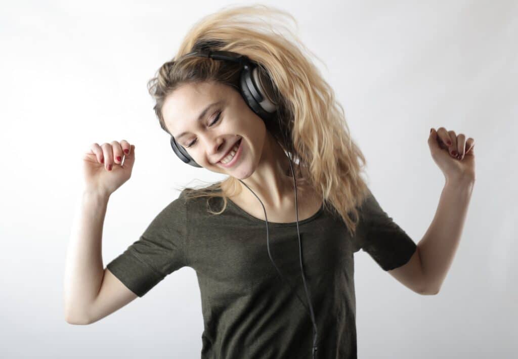 woman-with-long-blonde-hair-listening-enthusiastically-to-music