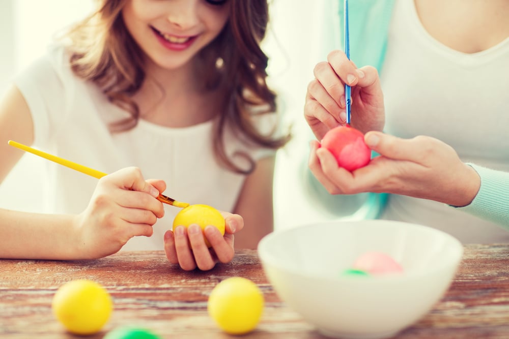 mom-and-daughter-painting-eggs