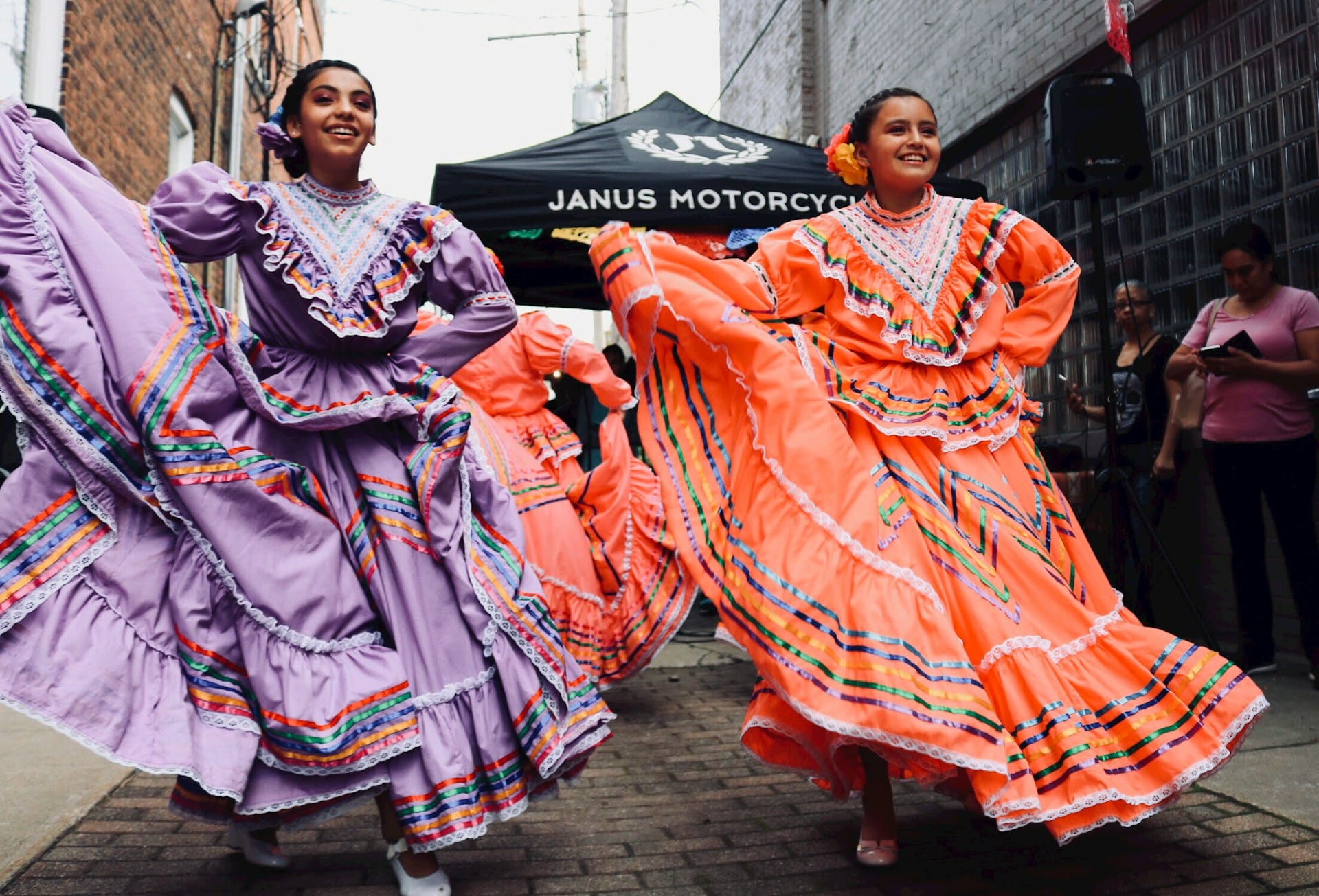 women-dancing-in-colorful-costumes-with-long-flowing-skirts-in-mexico