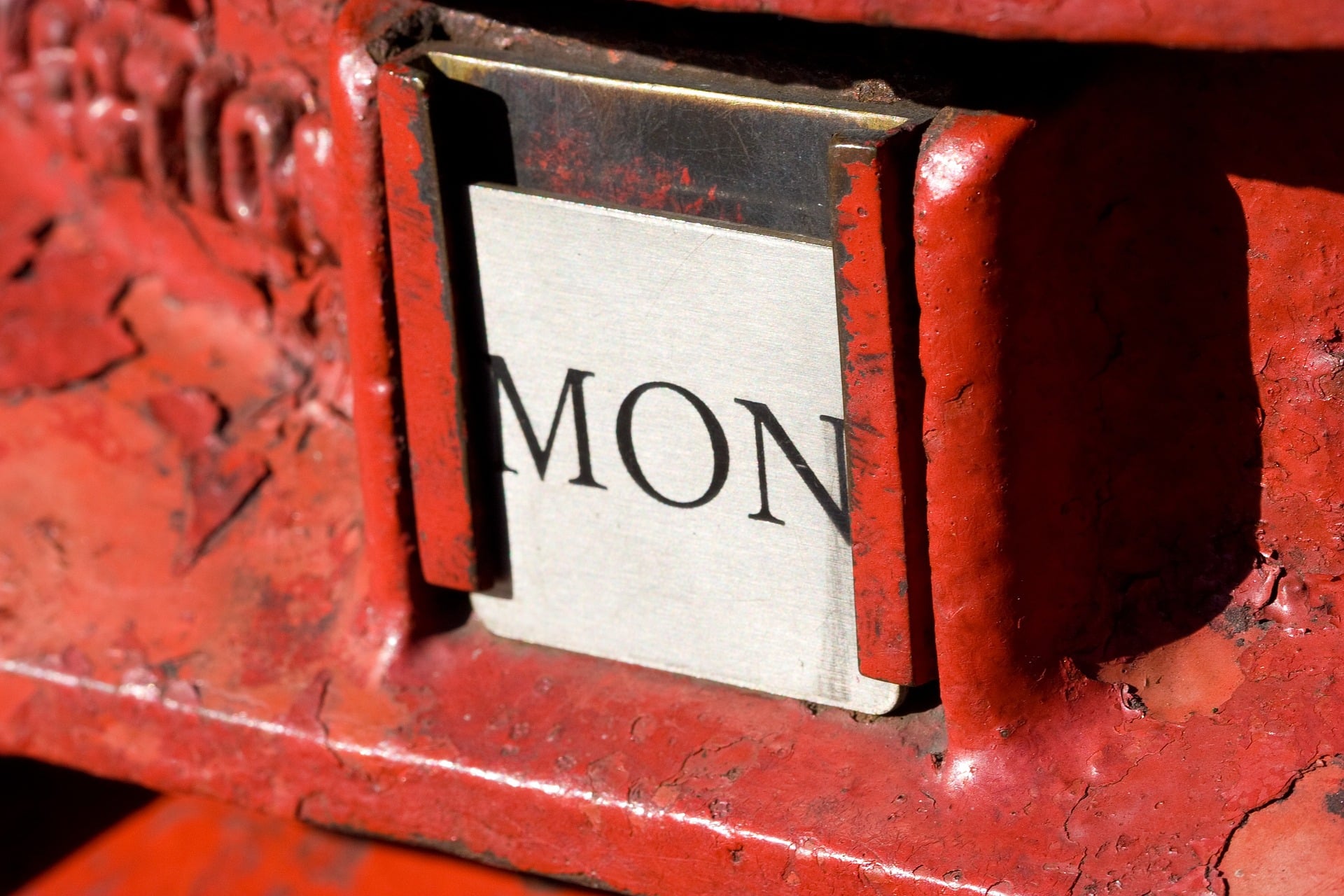 close-up-of-red-postbox-with-the-word-mon-on-it