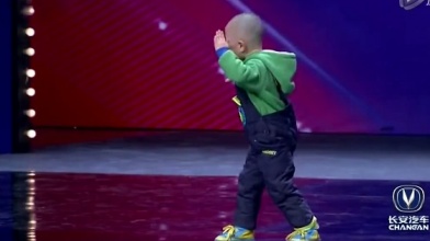 Cute Three-Year-Old Wows Judges on Dance Show 2