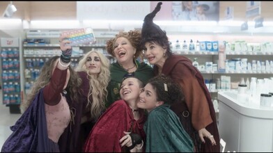 The Witches Take a Selfie - Hocus Pocus 2